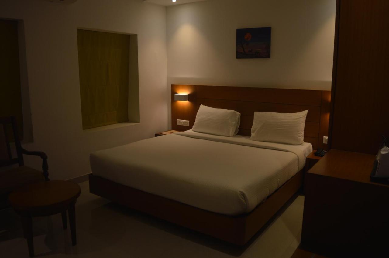 Hotel Apsara Shoranur Ngoại thất bức ảnh